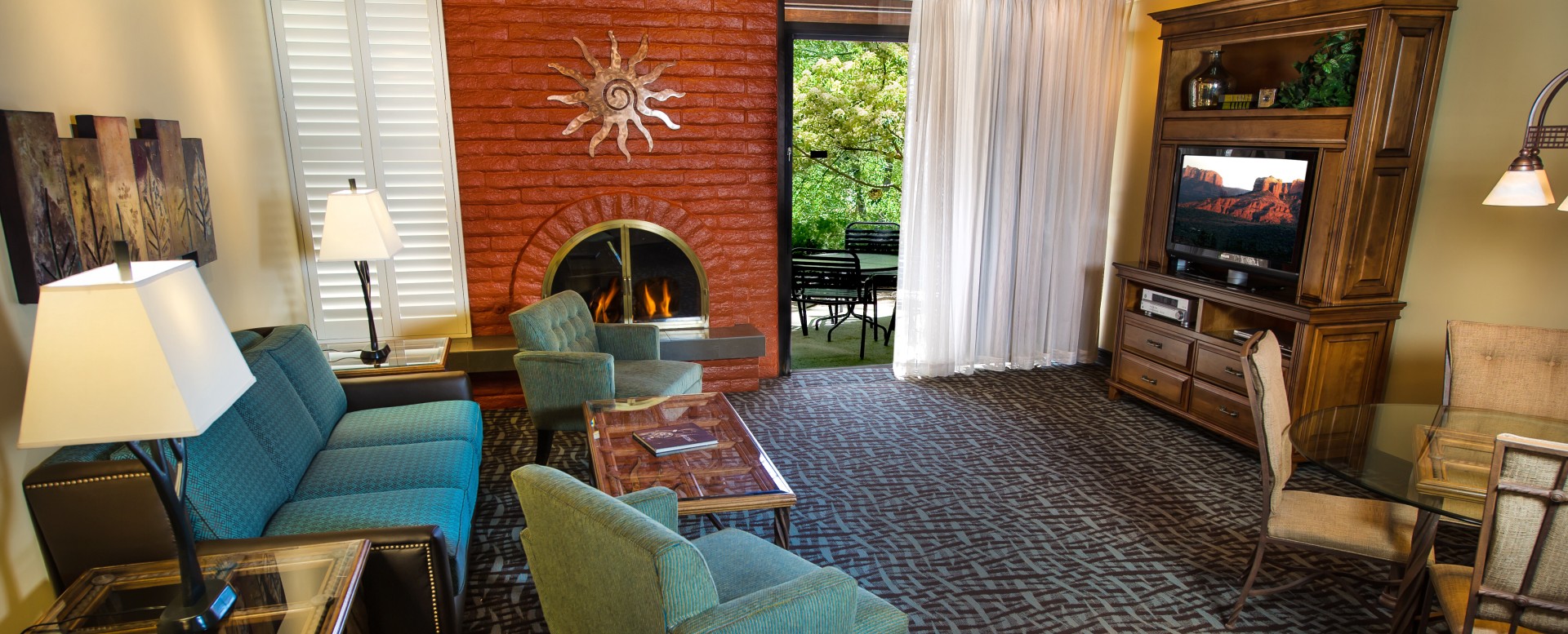 Best Western Plus Arroyo Roble Hotel - Villa Livingroom